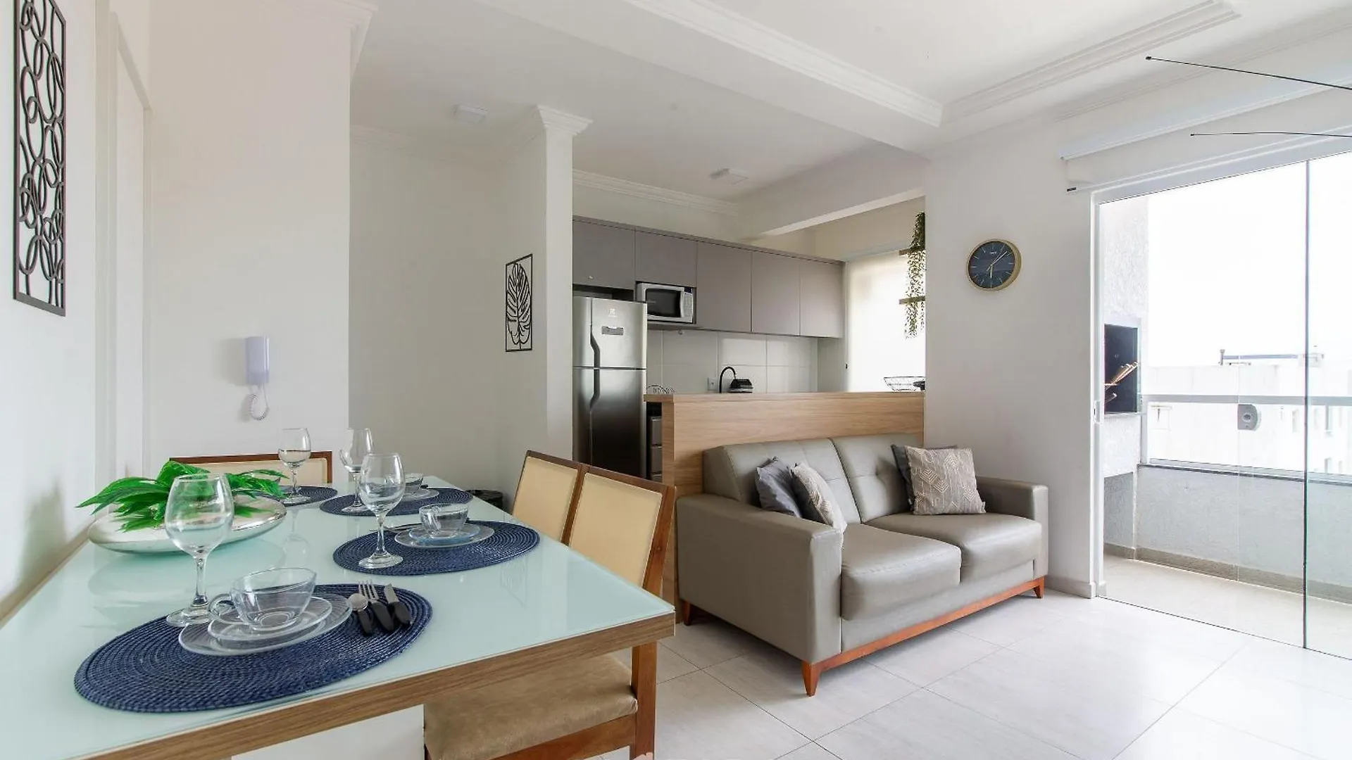 Apto Moderno Com Churrasq. A 600M Da Praia Com305 Florianopolis 0*,  Brazil